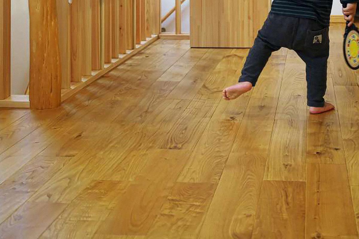 年月が経っても色あせない「国産無垢の床」