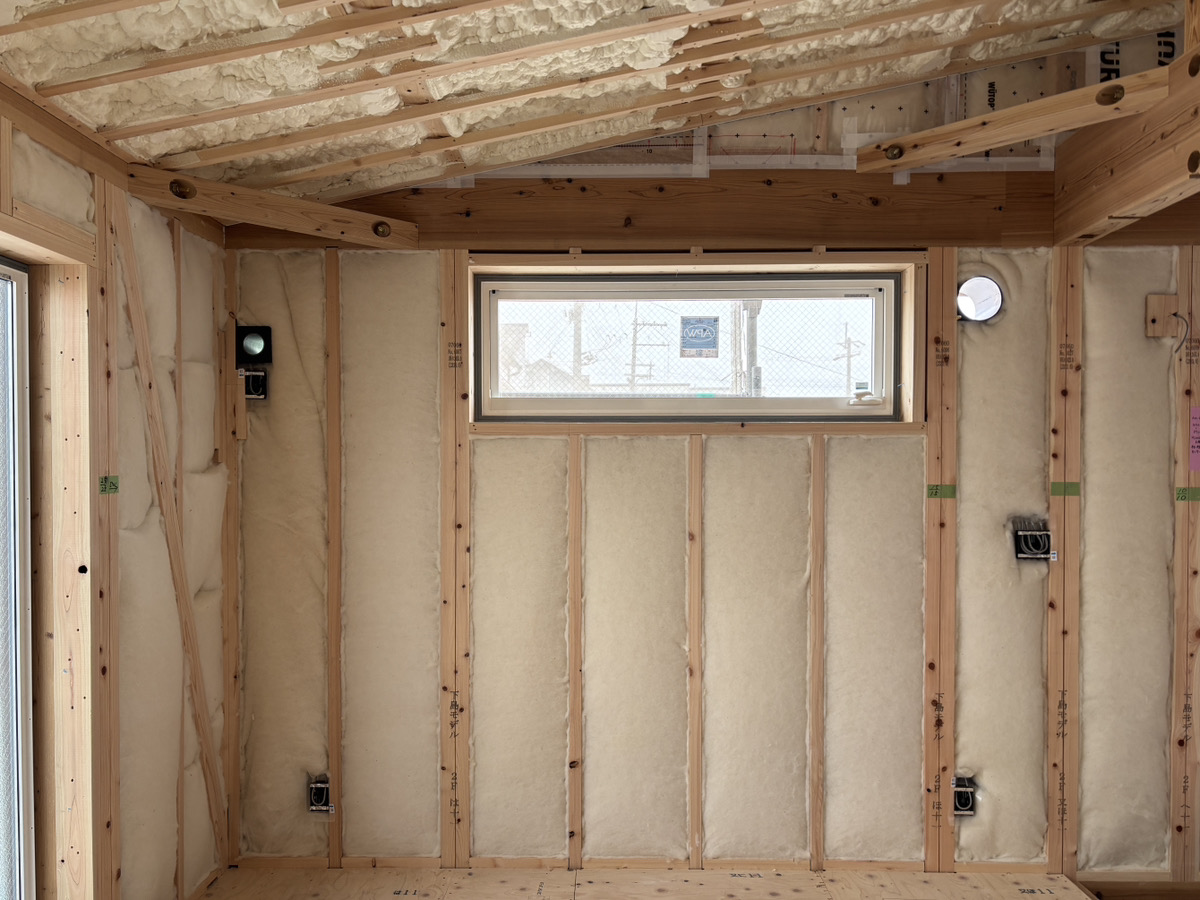 夏は涼しく冬は温かい調湿機能にも優れた「羊毛断熱材」