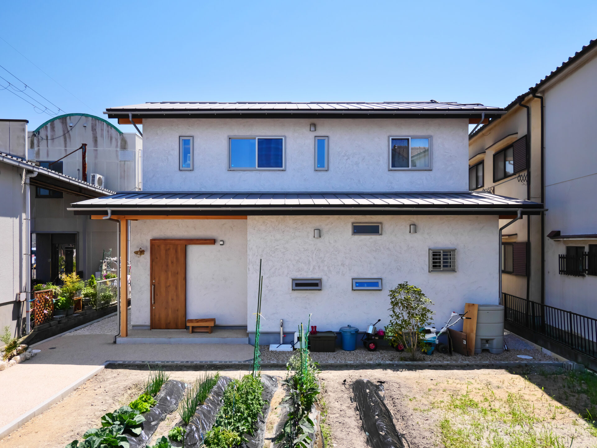 迫力があるスクリーンと収納力抜群の住まい