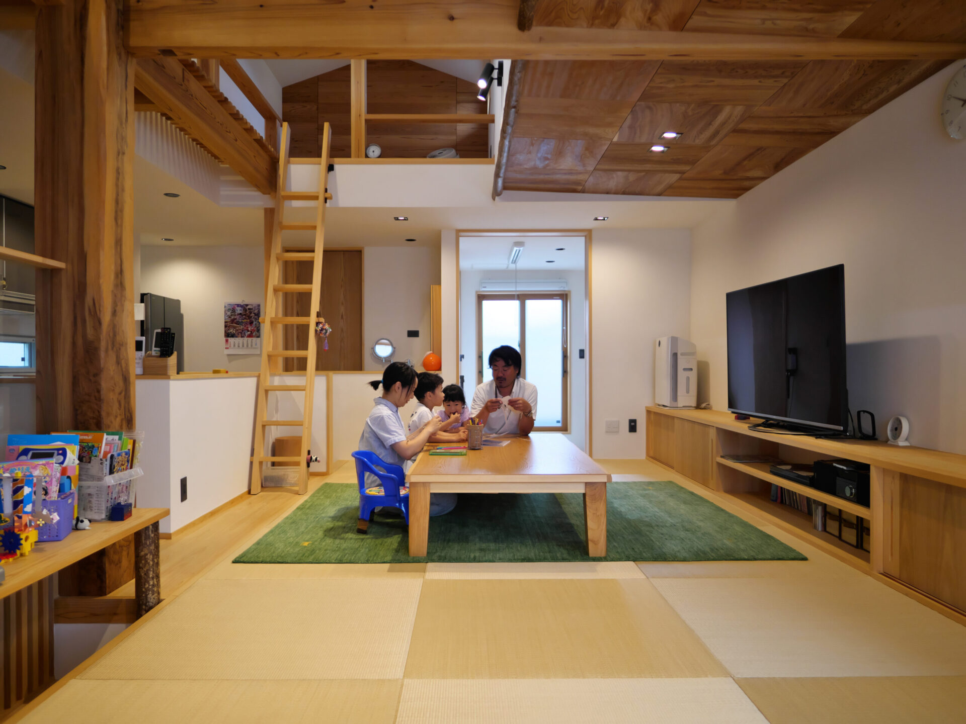 2階リビングを活かした広い玄関