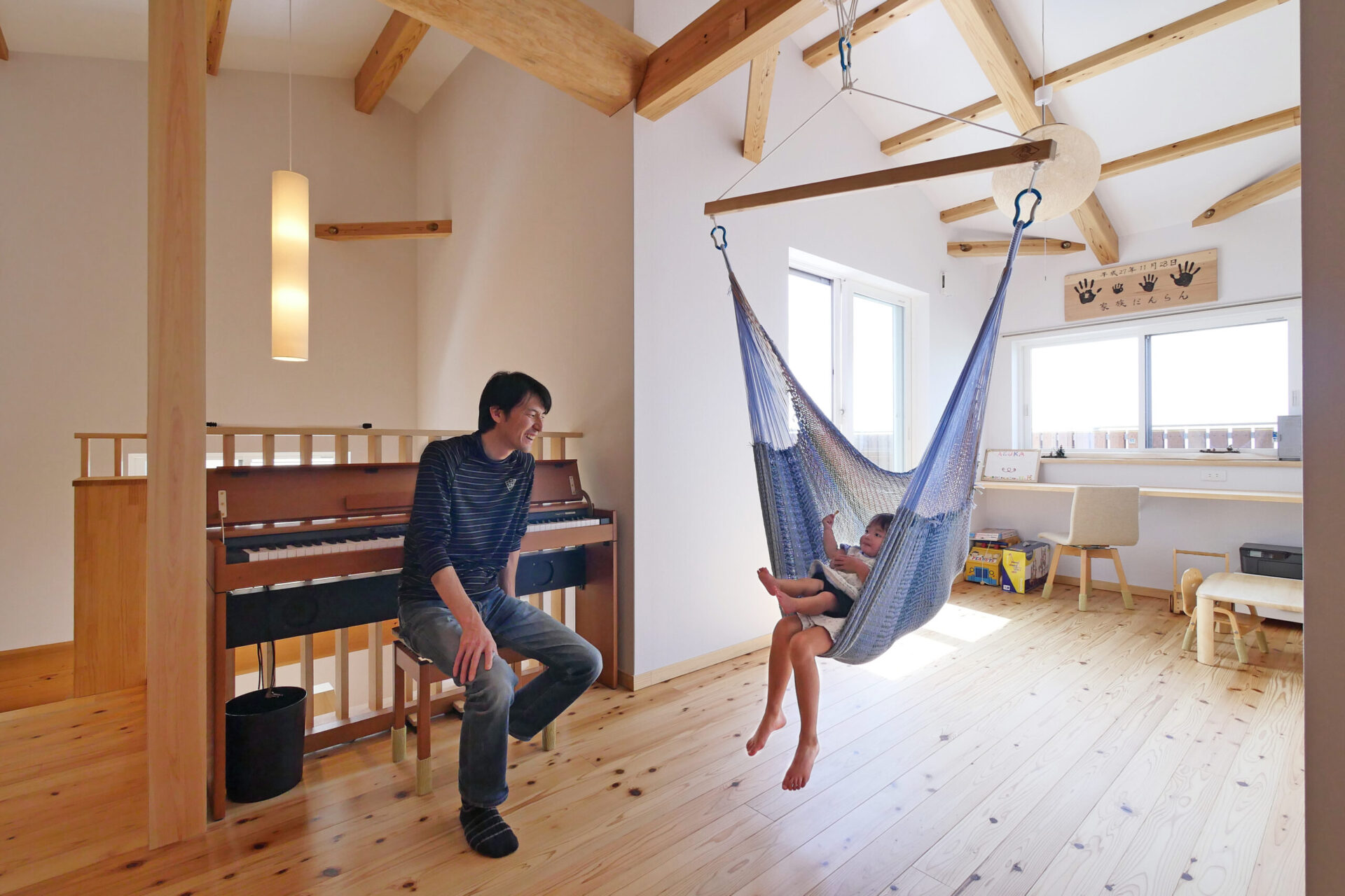 家族や友人とみんなで楽しめるホームシアターのある住まい