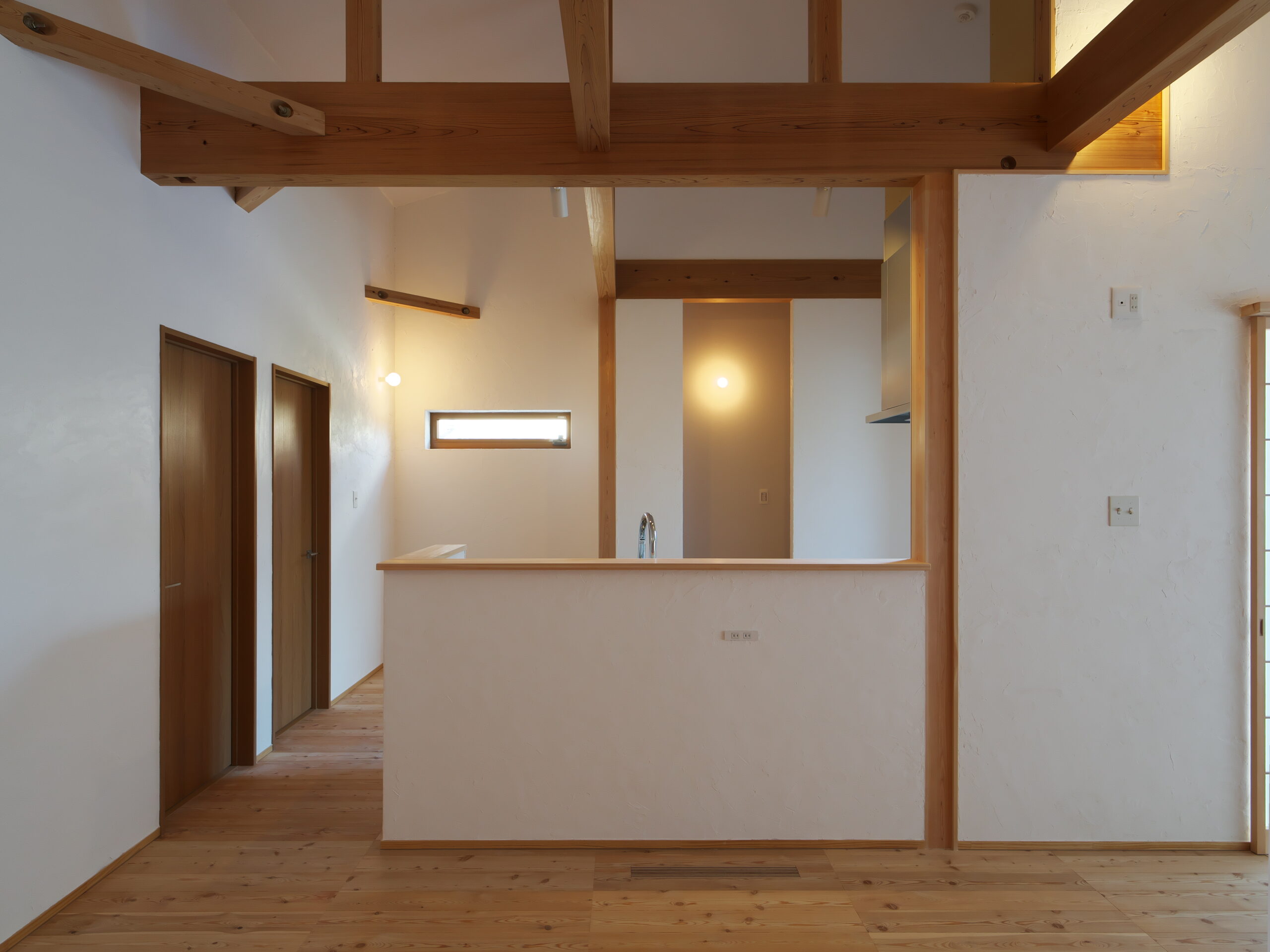 やわらかな光と自然に囲まれた  お庭とつながる平屋