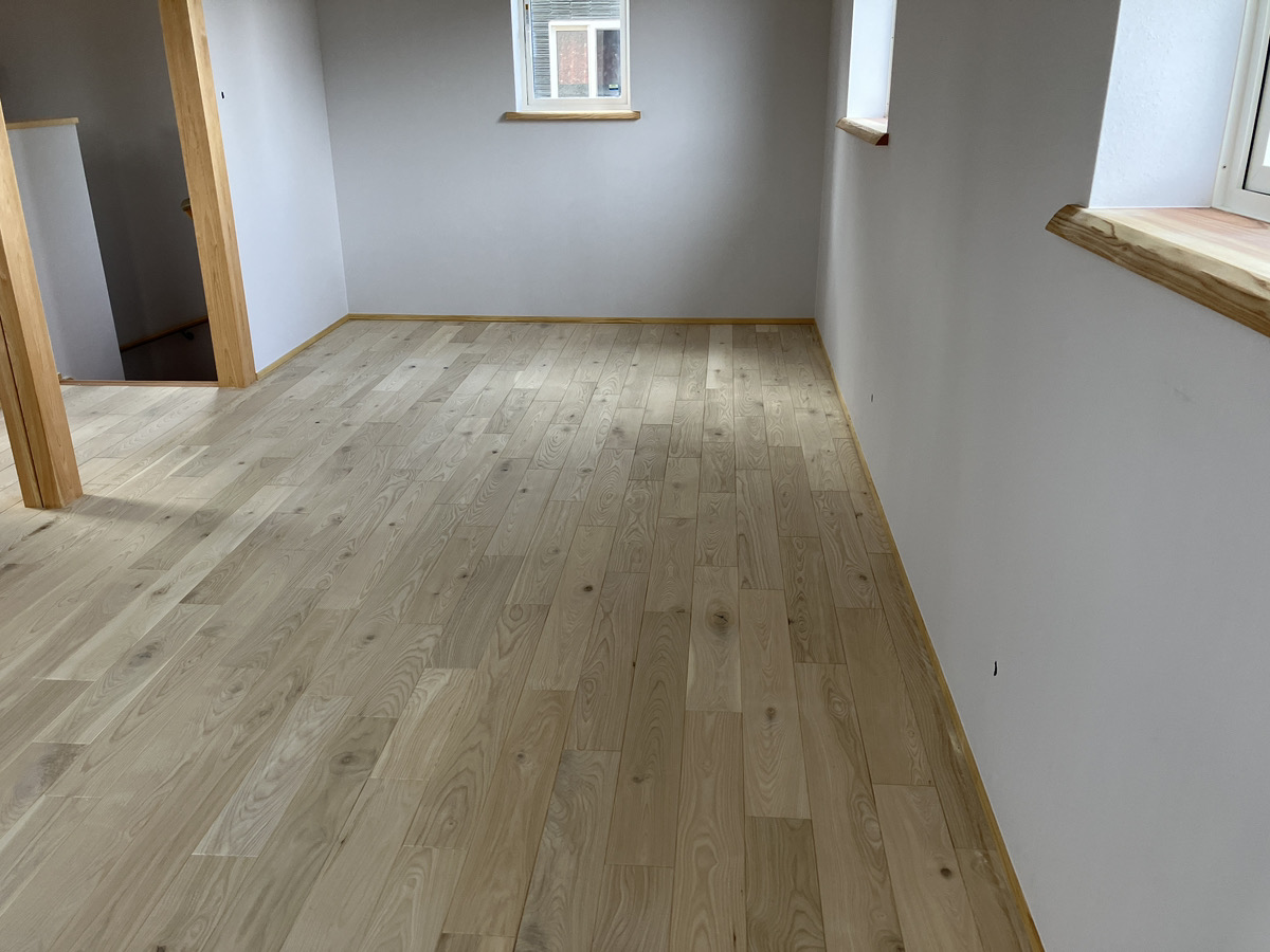 養生を剥がして工事も終盤に